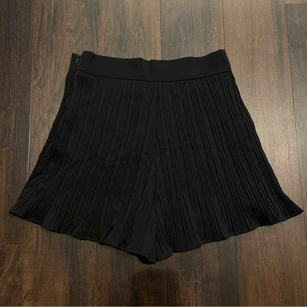 Women’s Entro Black Pleated High Waist Shorts Size Medium Casual Dressy Chic